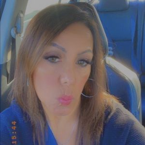 Meet your Posher, Debi